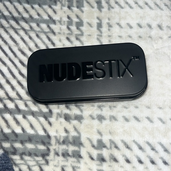 NUDESTIX Dewy Blush Color for Cheeks + Eyes + Lips
with a brush - Picture 3 of 10